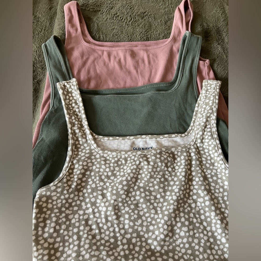 Bundle of 3 Old Navy cropped square neck tank tops green & pink women’s large